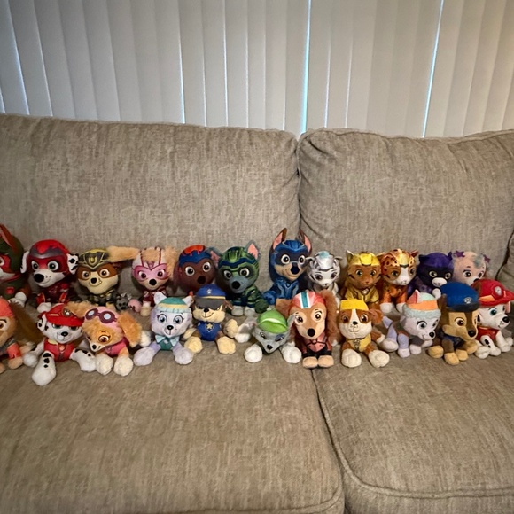 Lot of paw patrol plushies - Picture 1 of 3